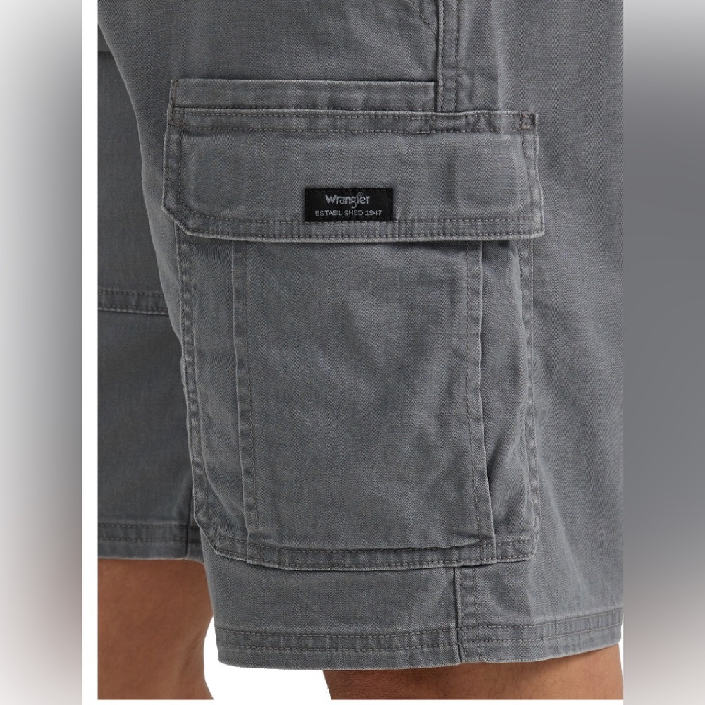 WRANGLER Mens Cargo Shorts Size 48” Waist Gray Cotton Elastane New - Picture 4 of 9